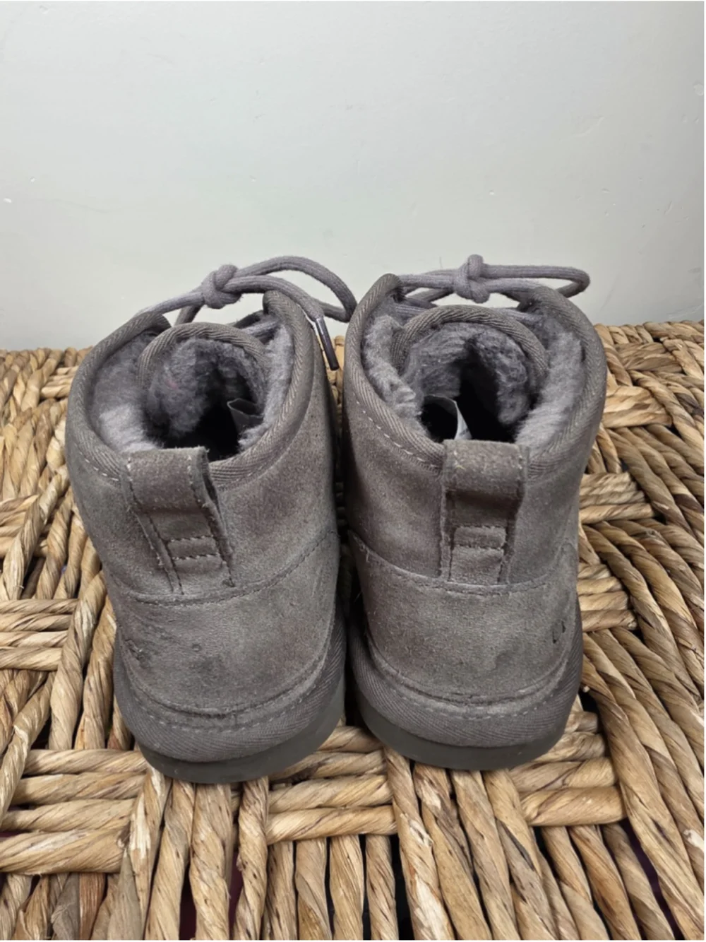 UGG Neumel 3236 Chukka Boots Mens 6 Womens 8 Charcoal Suede Shearling Lined